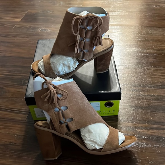 Very Volatile “Fastlane” Sandal Size 10 - Picture 3 of 10